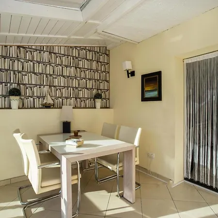 Elegante Casa De Pescador Con Amarre En - Hisp-288-59 Nyaraló *