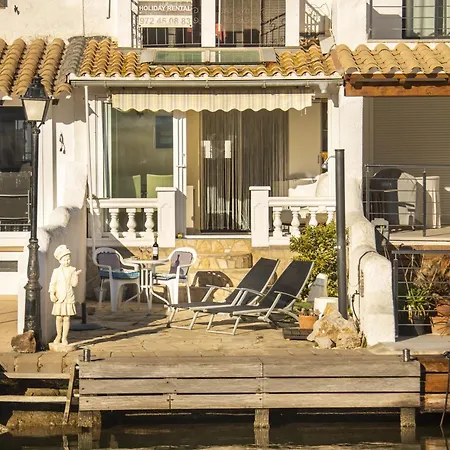 Casa de vacances Maison De Pecheur Elegante Avec Amarrage A