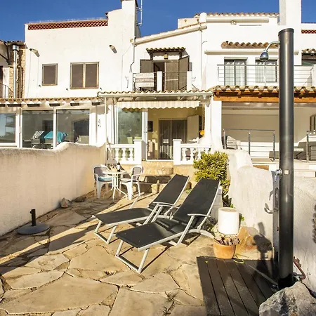 Casa de vacances Maison De Pecheur Elegante Avec Amarrage A *